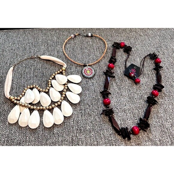 Mixed Lot Costume Jewelry 3 Necklaces 1 pr Earrings Paparazzi Set - Picture 1 of 12